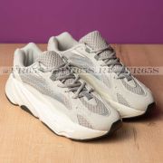 Кроссовки от Adidas Yeezy Boost 700 V2 (серый/белая подошва)