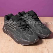 Кроссовки от Adidas Yeezy Boost 700 V2 Vanta (графит)